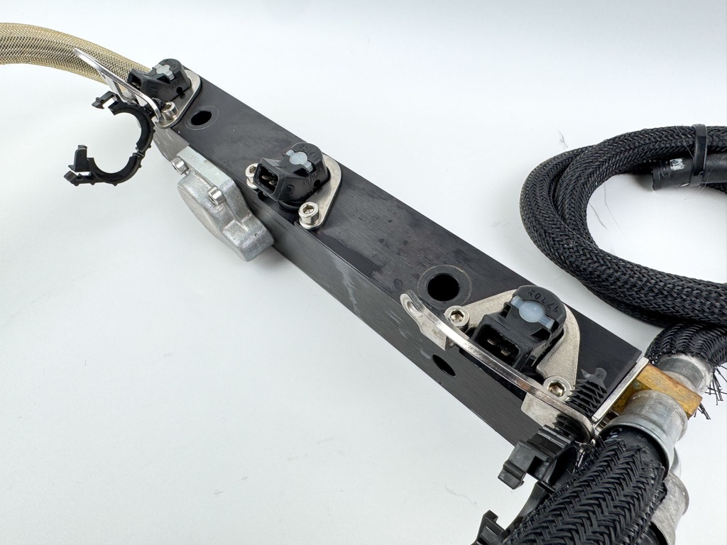 2001 Mercury 150 HP 2 Stroke Outboard Fuel Injector Set W/ Rail 858221T4 OEM