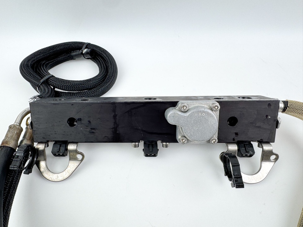 2001 Mercury 150 HP 2 Stroke Outboard Fuel Injector Set W/ Rail 858221T4 OEM