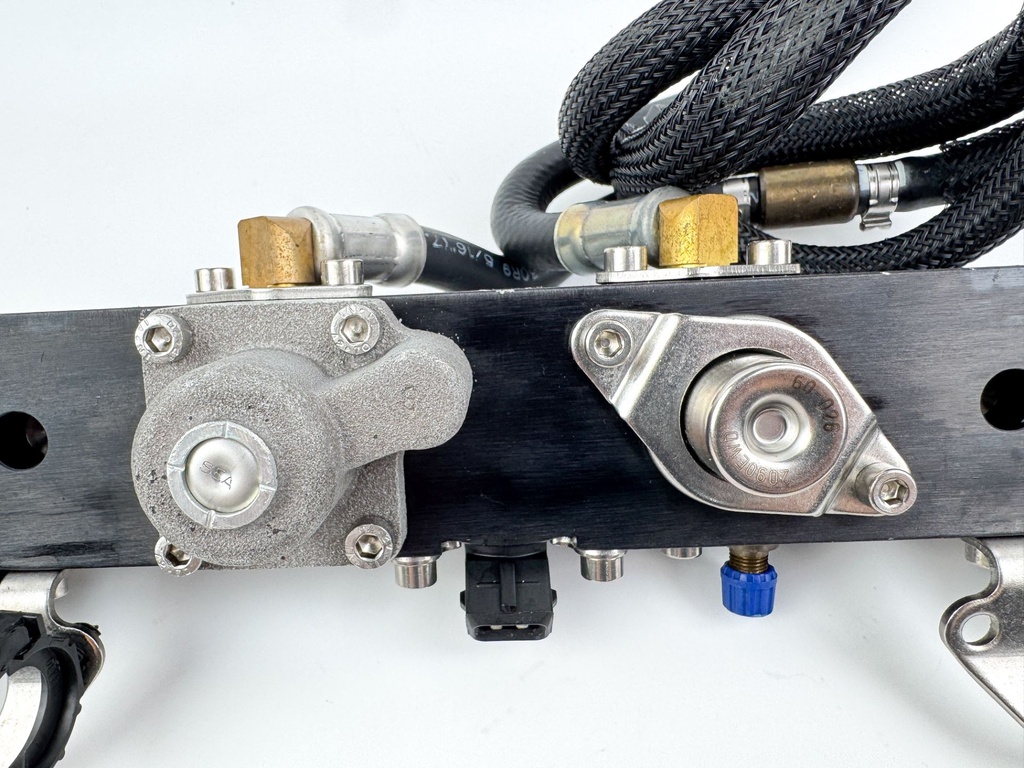 2001 Mercury 150 HP 2 Stroke Outboard Fuel Injector Set W/ Rail 858221T4 OEM