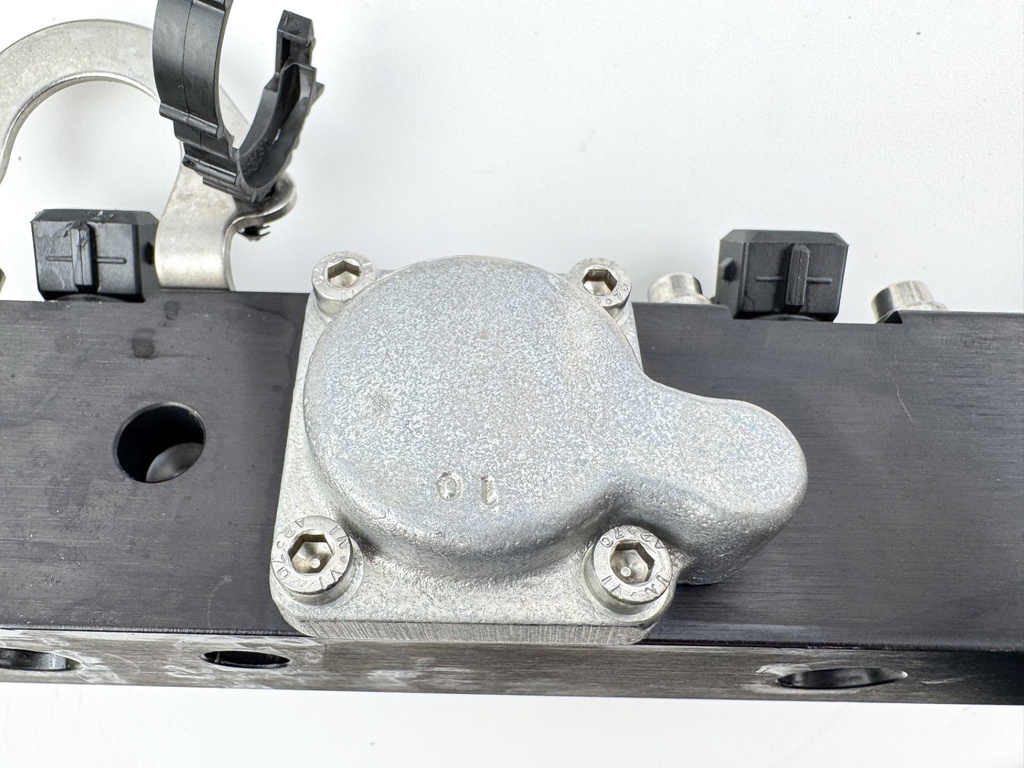 2001 Mercury 150 HP 2 Stroke Outboard Fuel Injector Set W/ Rail 858221T4 OEM