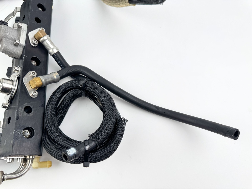 2001 Mercury 150 HP 2 Stroke Outboard Fuel Injector Set W/ Rail 858221T4 OEM