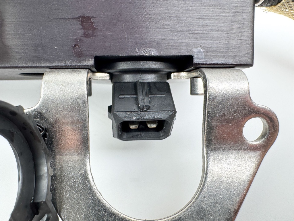 2001 Mercury 150 HP 2 Stroke Outboard Fuel Injector Set W/ Rail 858221T4 OEM