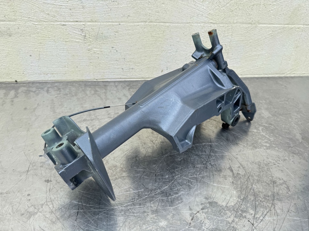 2001 Yamaha 40 HP 4 Stroke Outboard Swivel Bracket Power Trim Long