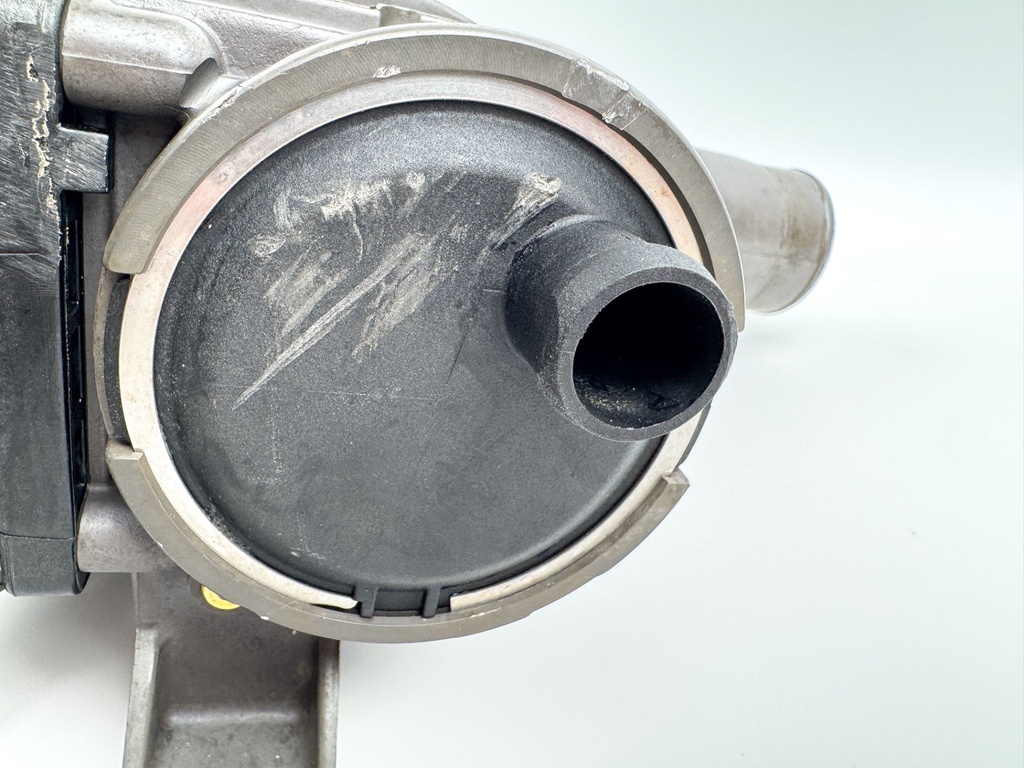 2014 Mercury 300 HP 4 Stroke Outboard Intercooler IAFM 8M0092408 OEM