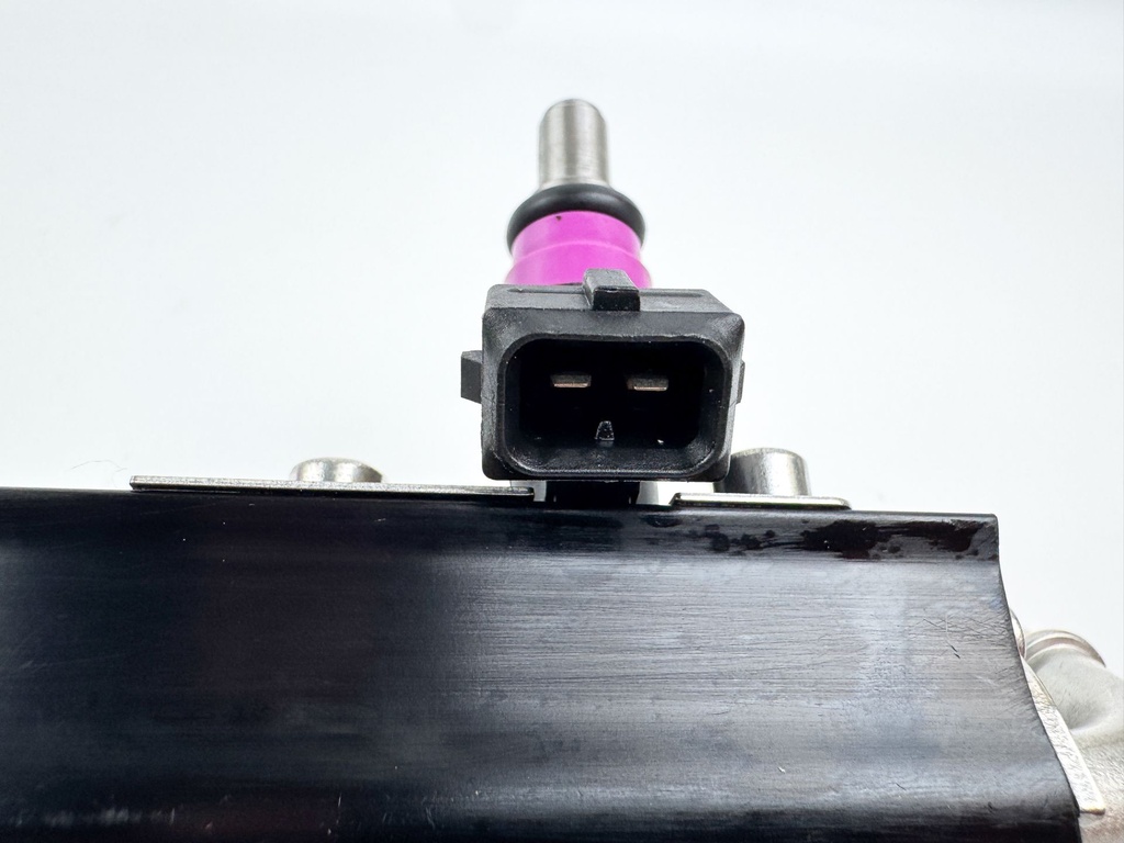 2014 Mercury 300 HP 4 Stroke Outboard Fuel Injector Set W/ Rail 8M0041571 OEM