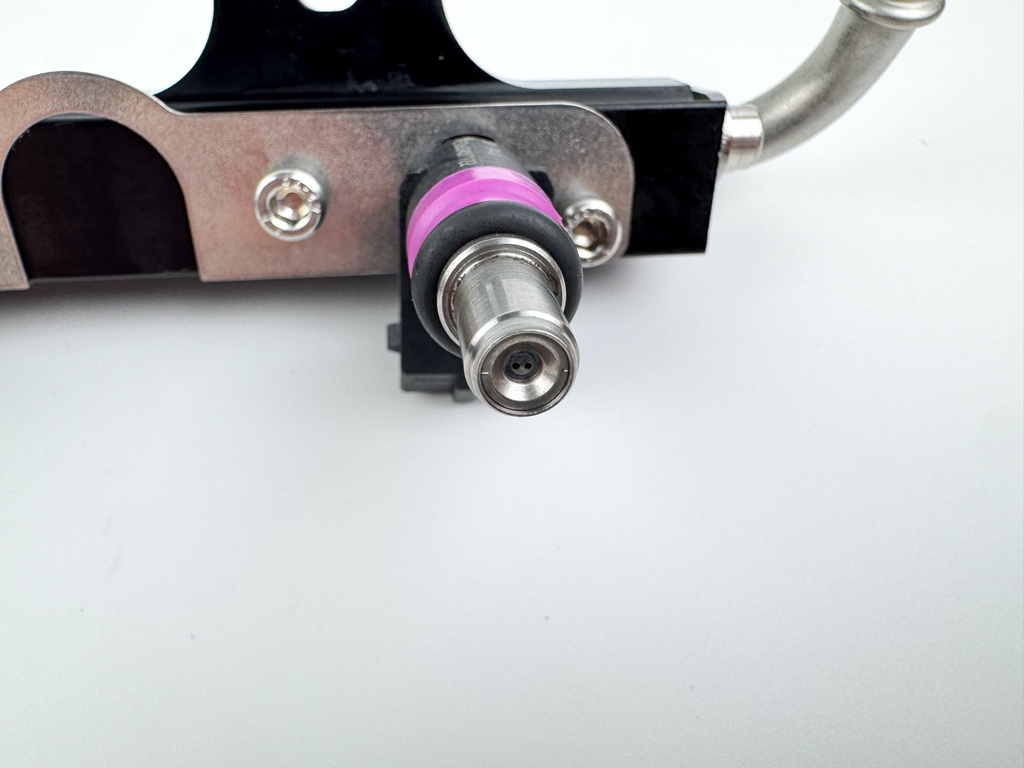 2014 Mercury 300 HP 4 Stroke Outboard Fuel Injector Set W/ Rail 8M0041571 OEM