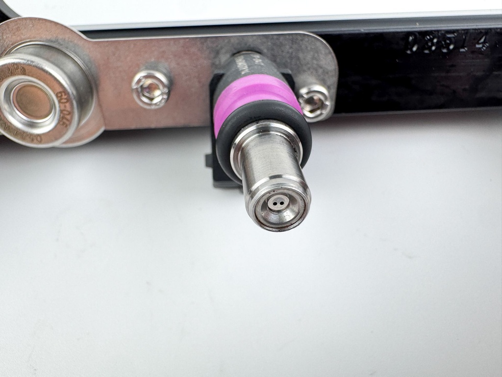 2014 Mercury 300 HP 4 Stroke Outboard Fuel Injector Set W/ Rail 8M0041571 OEM