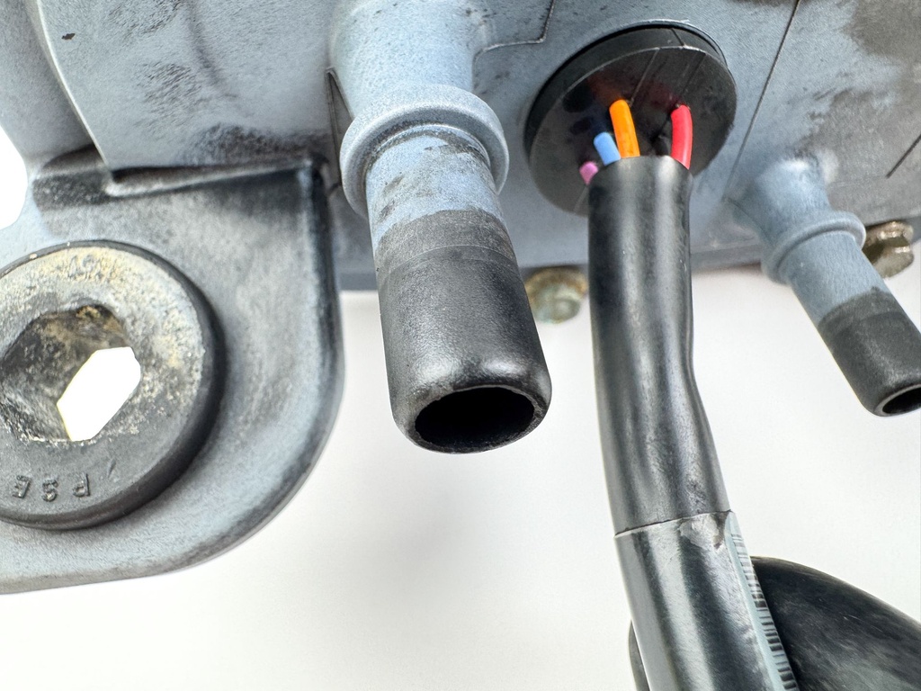 2014 Mercury 300 HP 4 Stroke Outboard FSM Fuel Supply Module 880596T10 OEM