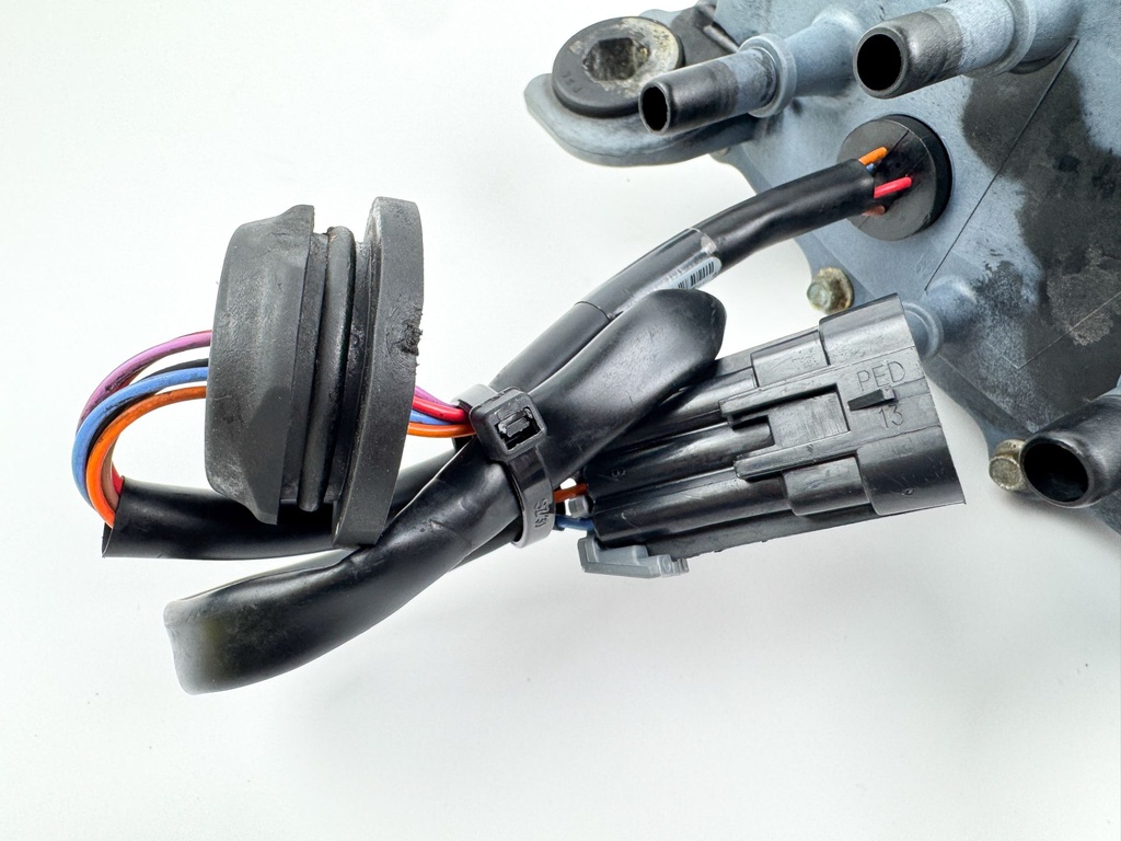 2014 Mercury 300 HP 4 Stroke Outboard FSM Fuel Supply Module 880596T10 OEM