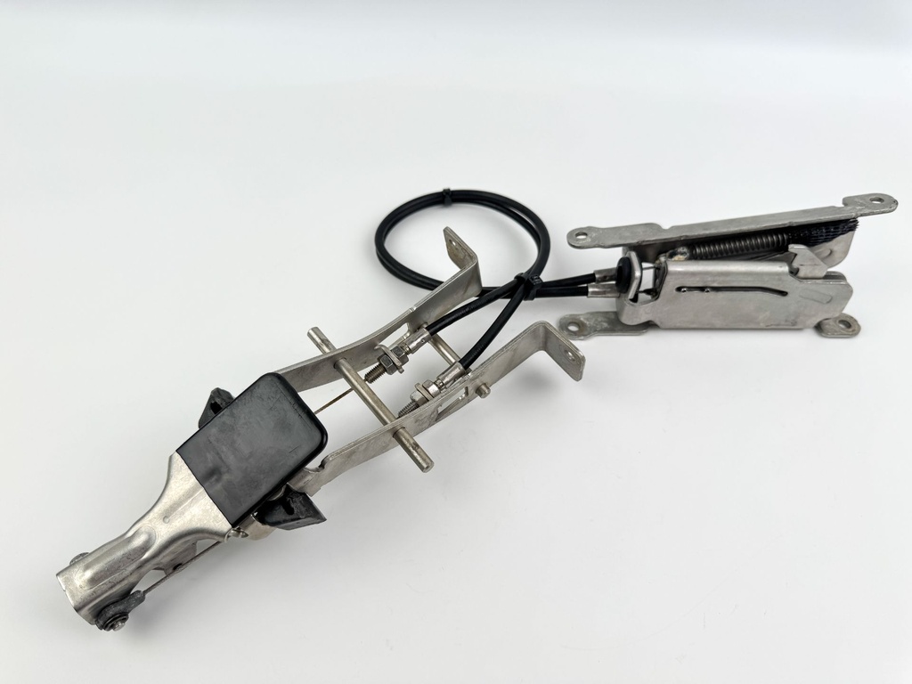 2014 Mercury 300 HP 4 Stroke Outboard Side Cowling Latch 888974A02 OEM