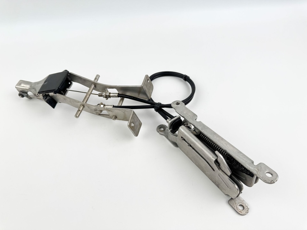 2014 Mercury 300 HP 4 Stroke Outboard Side Cowling Latch 888974A02 OEM