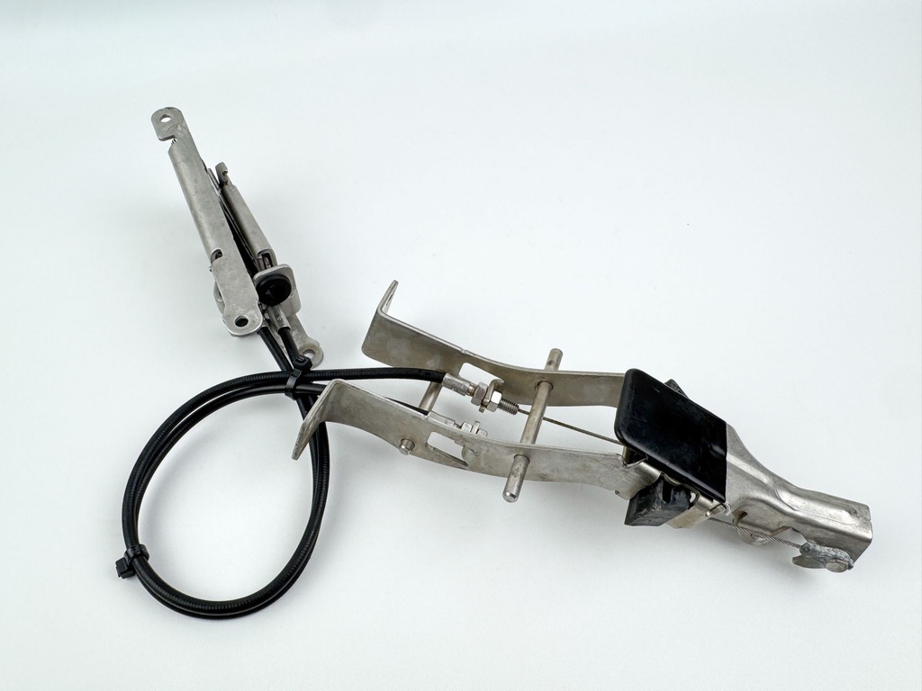 2014 Mercury 300 HP 4 Stroke Outboard Side Cowling Latch 888974A02 OEM