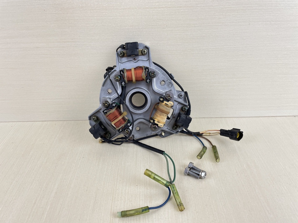 1997 Yamaha 40HP 2 Stroke Outboard Base Coil Charge Lighting Assembly 63D-85560-00-00   