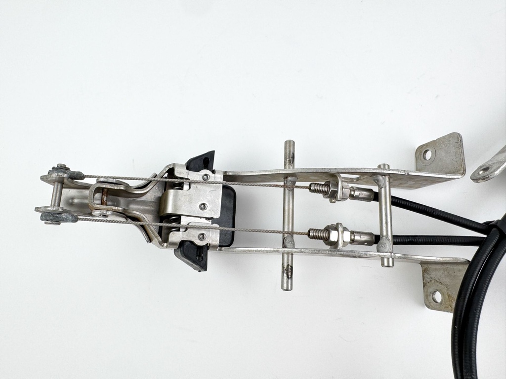 2014 Mercury 300 HP 4 Stroke Outboard Side Cowling Latch 888974A02 OEM