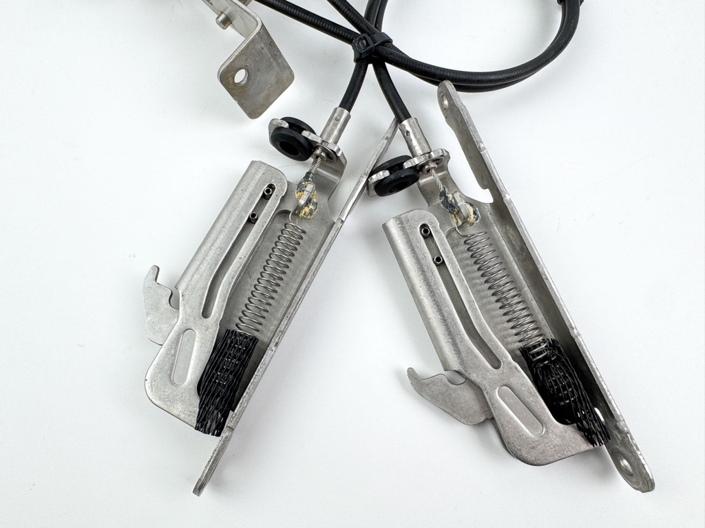 2014 Mercury 300 HP 4 Stroke Outboard Side Cowling Latch 888974A02 OEM