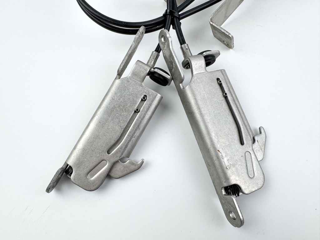 2014 Mercury 300 HP 4 Stroke Outboard Side Cowling Latch 888974A02 OEM