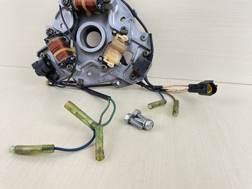 1997 Yamaha 40HP 2 Stroke Outboard Base Coil Charge Lighting Assembly 63D-85560-00-00   