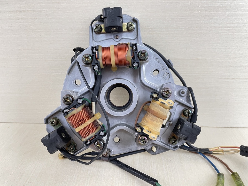 1997 Yamaha 40HP 2 Stroke Outboard Base Coil Charge Lighting Assembly 63D-85560-00-00   