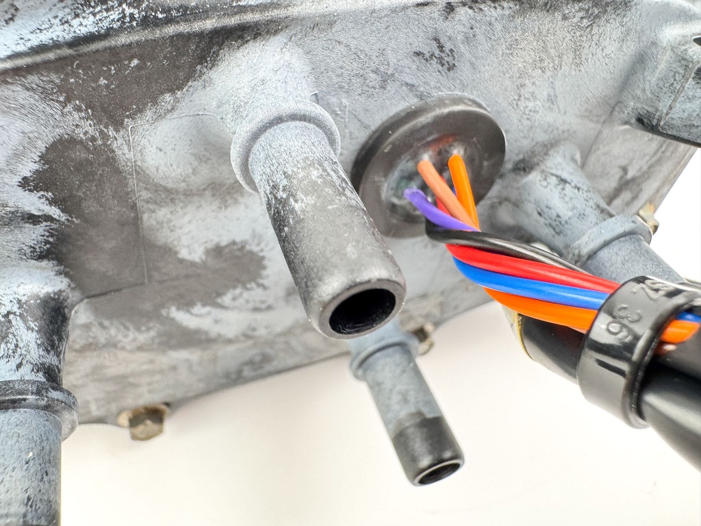 2012 Mercury 300 HP 4 Stroke Outboard FSM Fuel Supply Module 880596T10 OEM