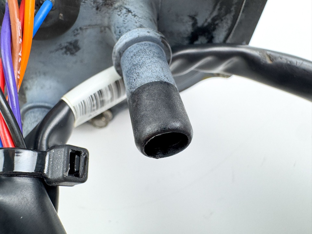 2012 Mercury 300 HP 4 Stroke Outboard FSM Fuel Supply Module 880596T10 OEM