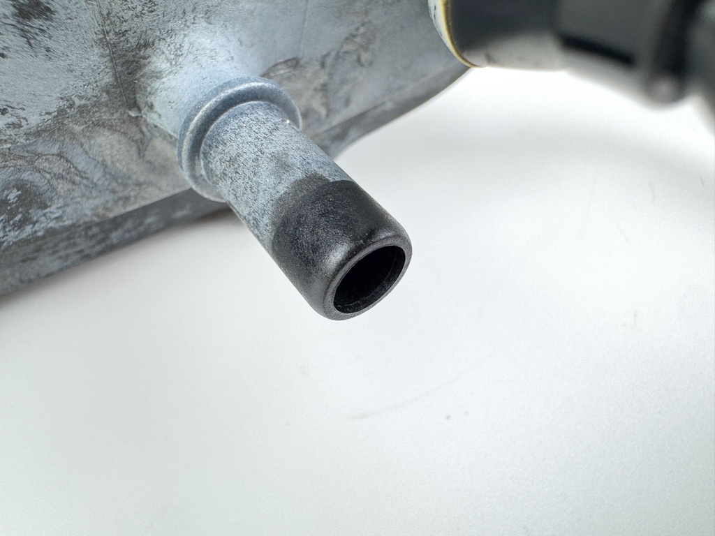 2012 Mercury 300 HP 4 Stroke Outboard FSM Fuel Supply Module 880596T10 OEM