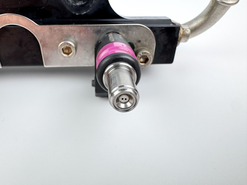 2012 Mercury 300 HP 4 Stroke Outboard Fuel Injector Set W/ Rail 895022A01 OEM