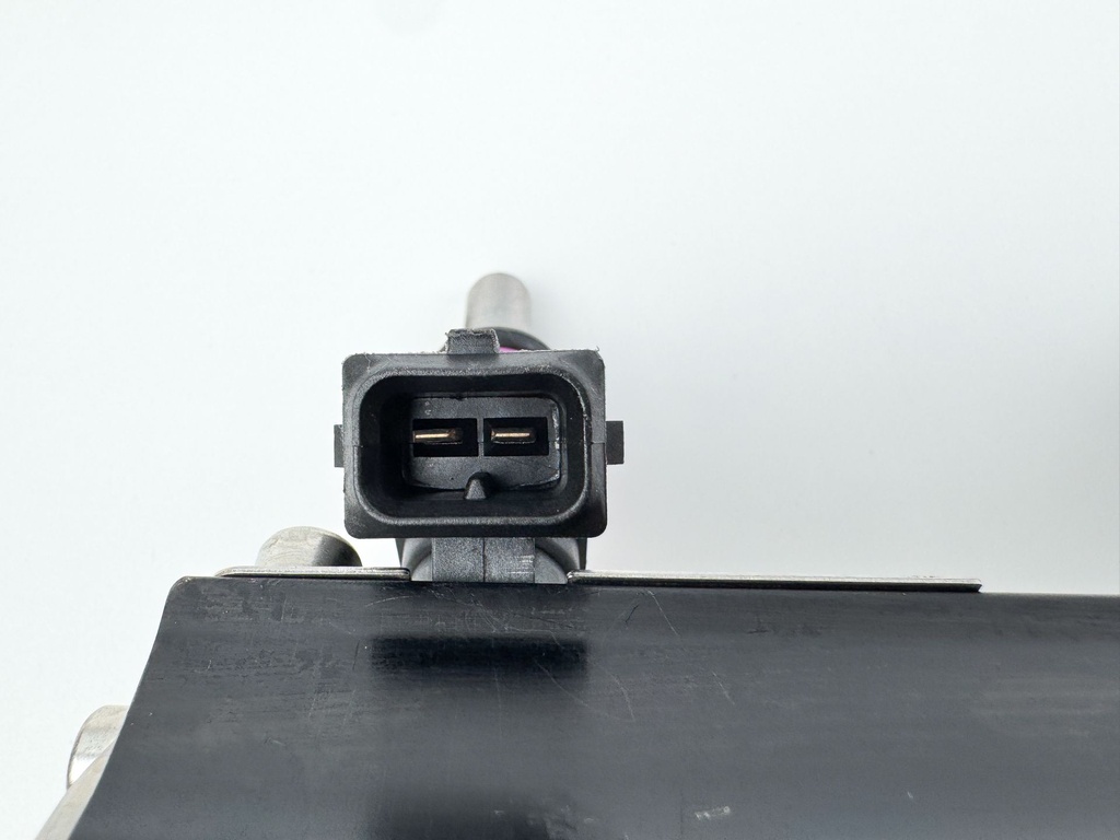 2012 Mercury 300 HP 4 Stroke Outboard Fuel Injector Set W/ Rail 895022A01 OEM