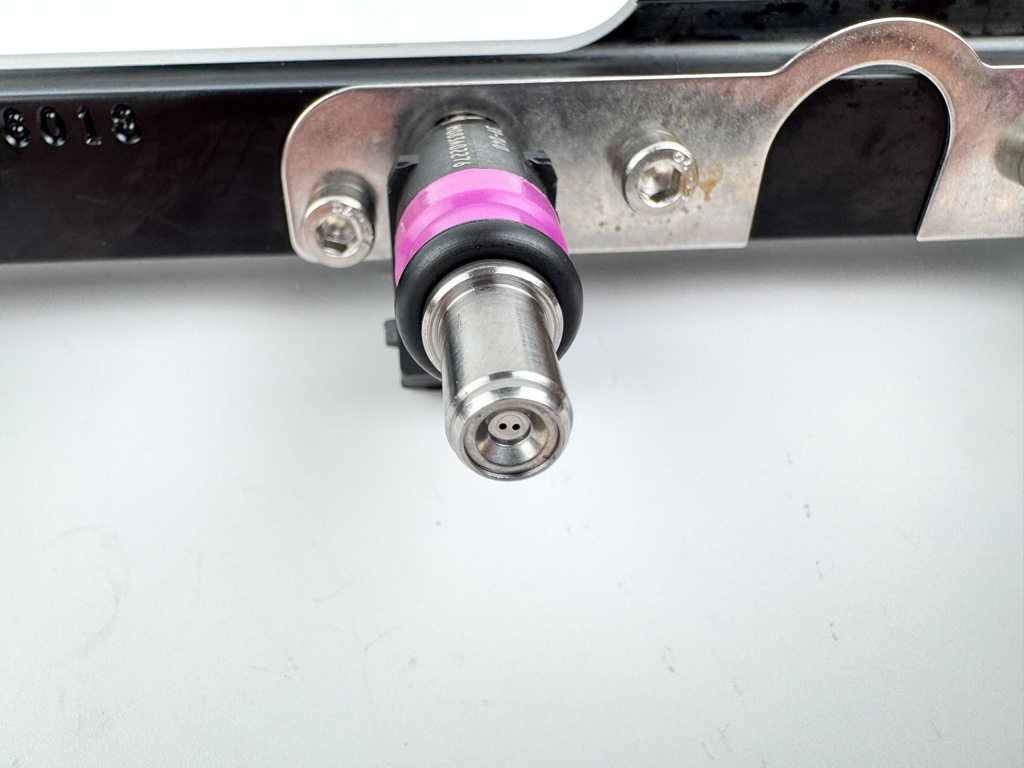 2012 Mercury 300 HP 4 Stroke Outboard Fuel Injector Set W/ Rail 895022A01 OEM