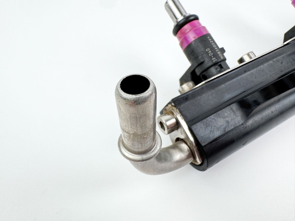 2012 Mercury 300 HP 4 Stroke Outboard Fuel Injector Set W/ Rail 895022A01 OEM