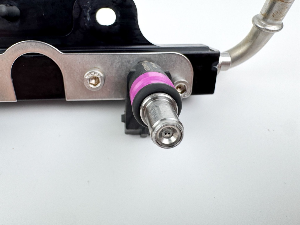 2015 Mercury 300 HP 4 Stroke Outboard Fuel Injector Set W/ Rail 8M0041080 OEM