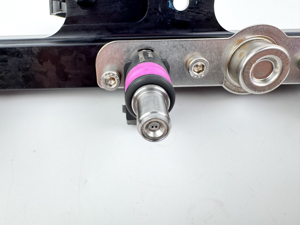 2015 Mercury 300 HP 4 Stroke Outboard Fuel Injector Set W/ Rail 8M0041080 OEM