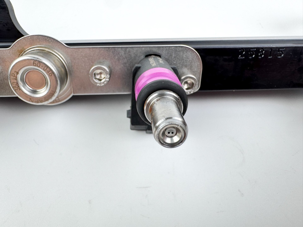 2015 Mercury 300 HP 4 Stroke Outboard Fuel Injector Set W/ Rail 8M0041080 OEM