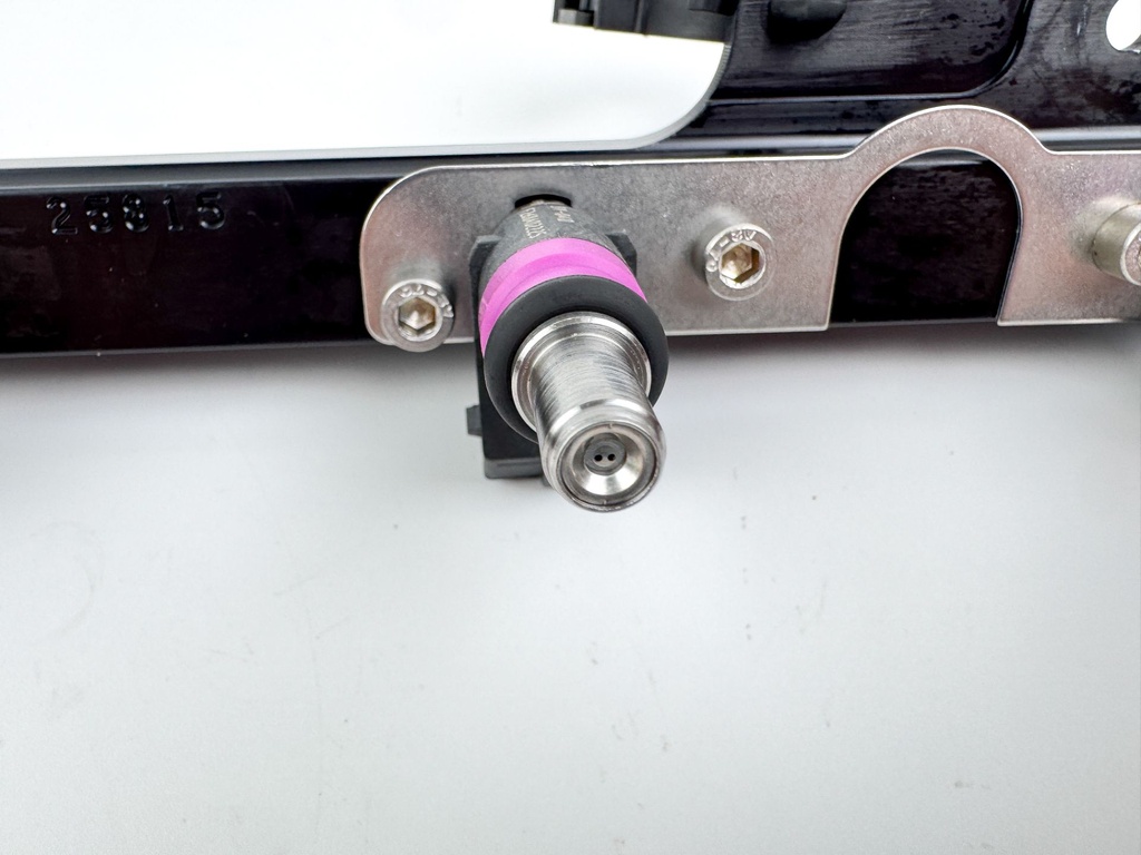 2015 Mercury 300 HP 4 Stroke Outboard Fuel Injector Set W/ Rail 8M0041080 OEM