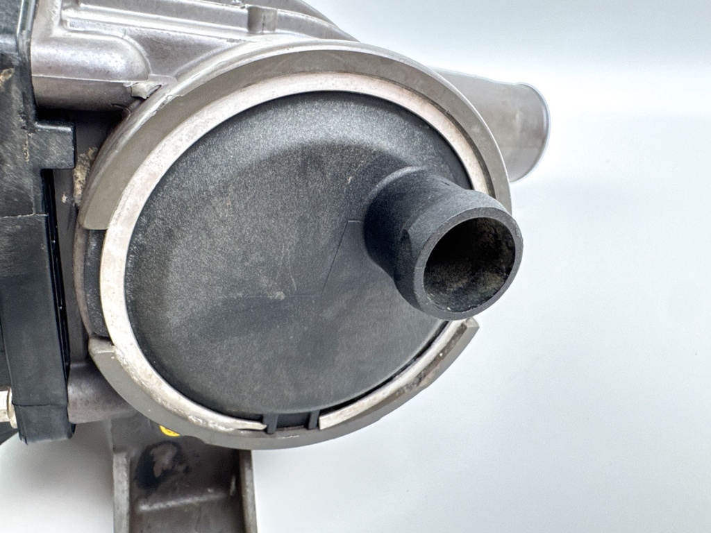 2015 Mercury 300 HP 4 Stroke Outboard Intercooler IAFM 8M0092408 OEM