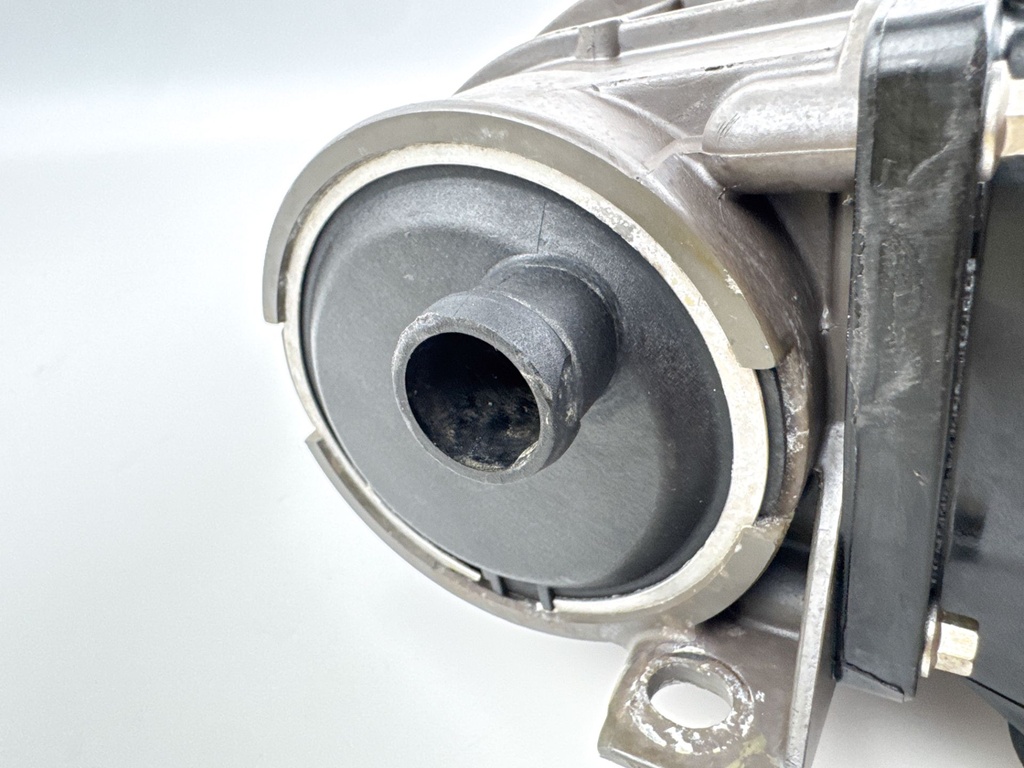 2015 Mercury 300 HP 4 Stroke Outboard Intercooler IAFM 8M0092408 OEM