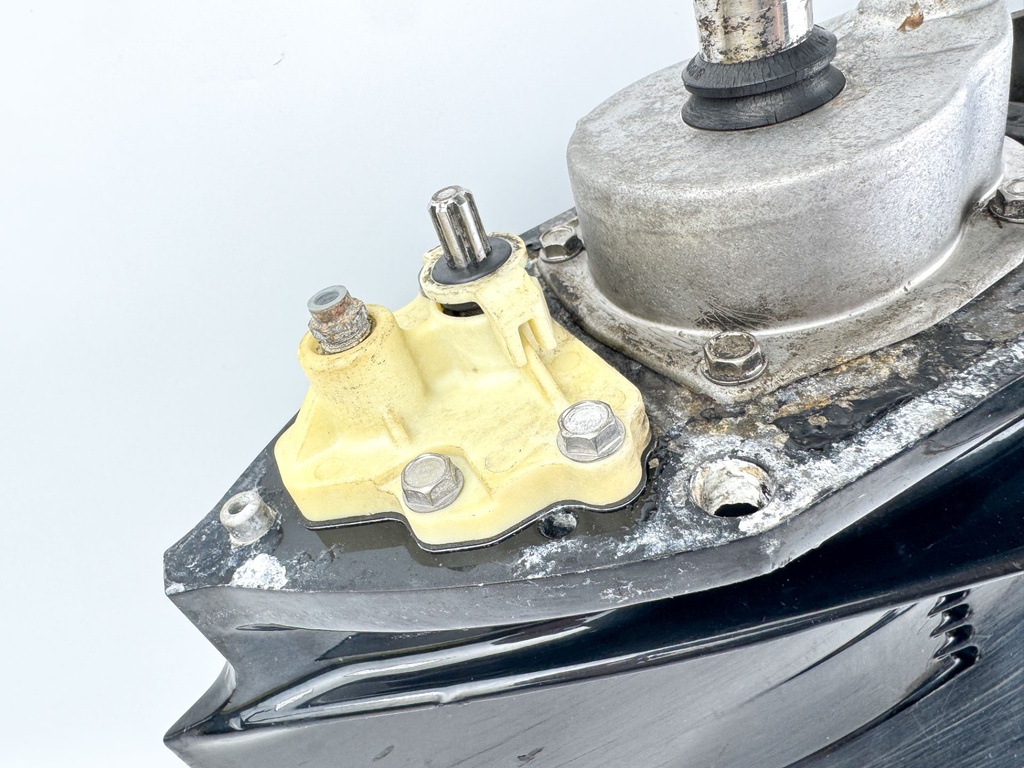 2015 Mercury 300HP 4 Stroke Outboard XL 25" Lower Unit Standard RH