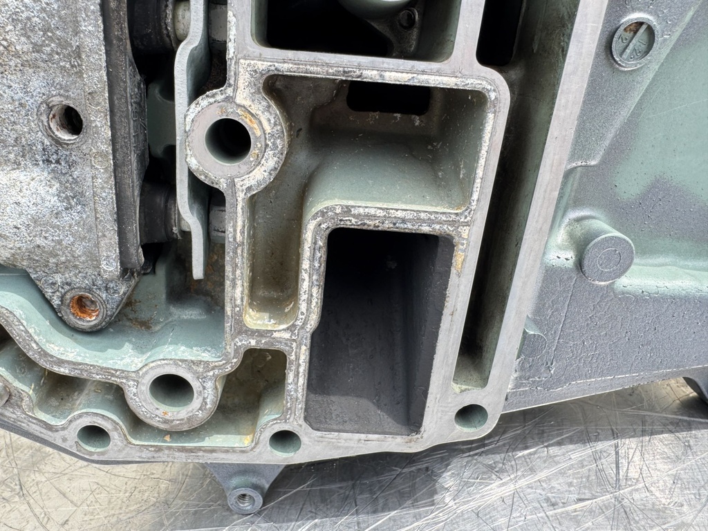 2001 Yamaha 40 HP 4 Stroke Outboard Upper Casing Midsection 62Y-15311-01-5B OEM