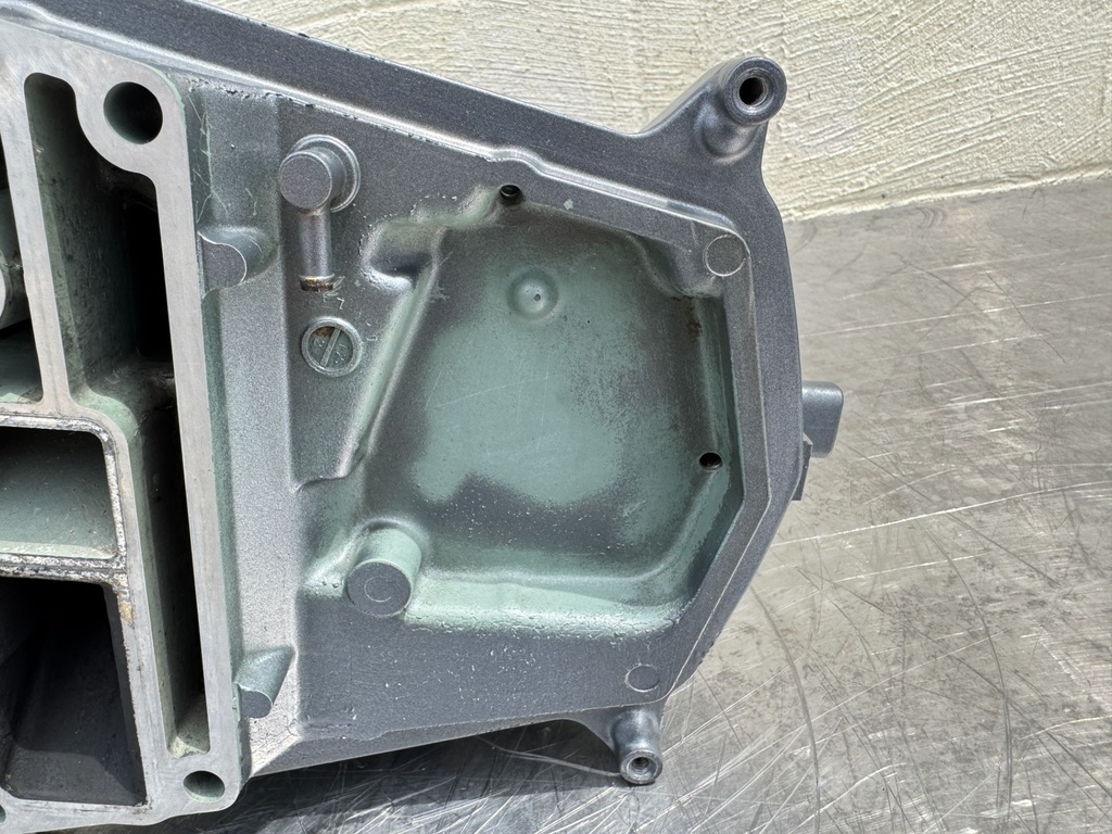 2001 Yamaha 40 HP 4 Stroke Outboard Upper Casing Midsection 62Y-15311-01-5B OEM