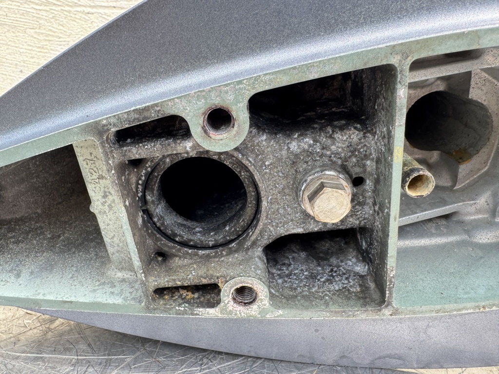 2001 Yamaha 40 HP 4 Stroke Outboard Upper Casing Midsection 62Y-15311-01-5B OEM