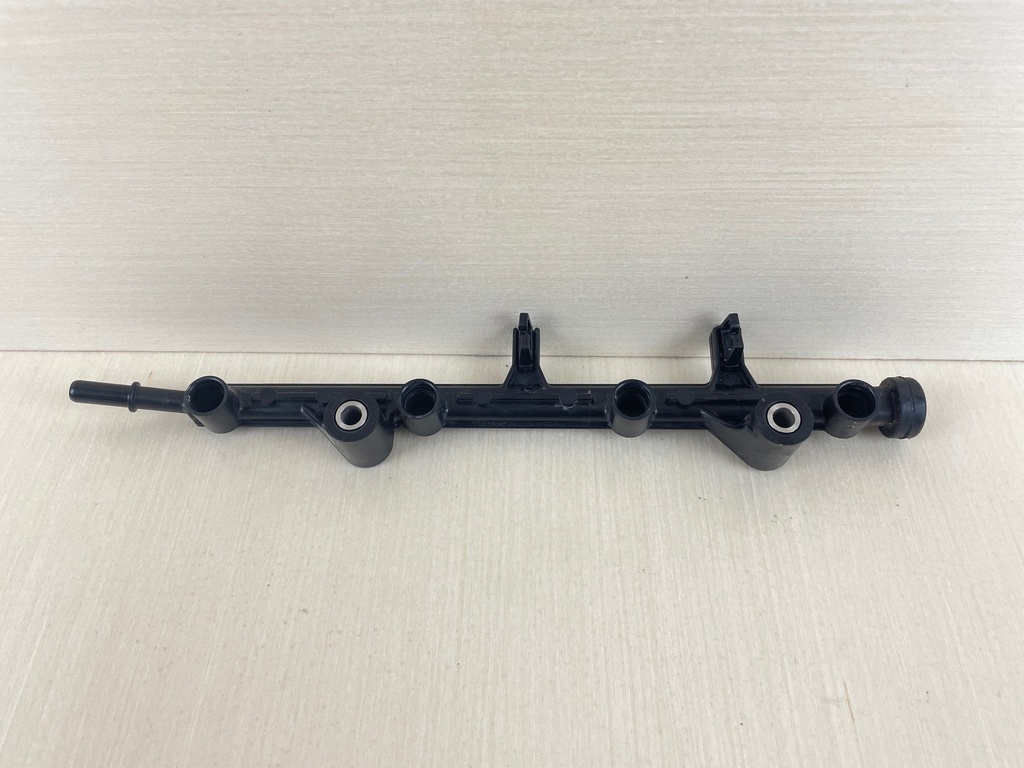 2006 Yamaha 50HP 4 Stroke Outboard Fuel Injector Delivery Pipe 6C5-13161-00-00