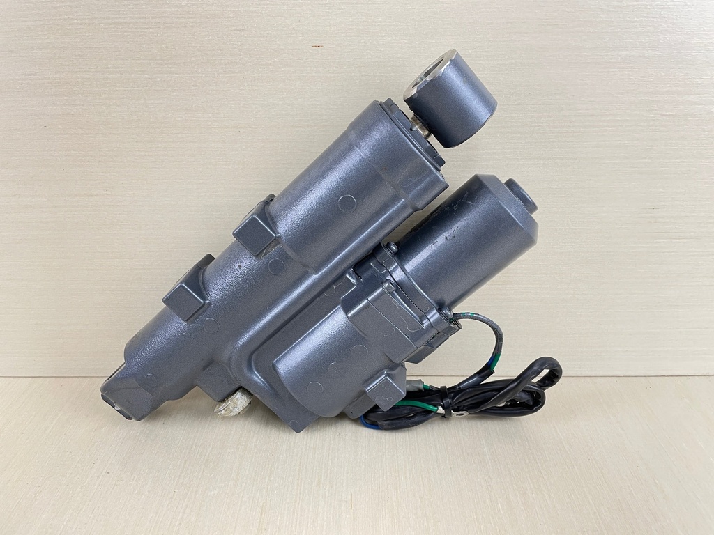 2006 Yamaha 50HP 4 Stroke Outboard Power Trim & Tilt Unit Assembly 6C5-43800-01-8D