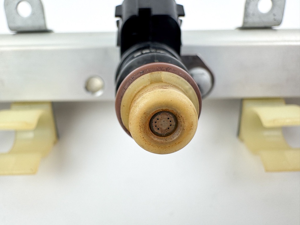 2007 Honda 135 HP 4 Stroke Outboard Fuel Injector Set W/ Rail 16450-ZY6-003 OEM