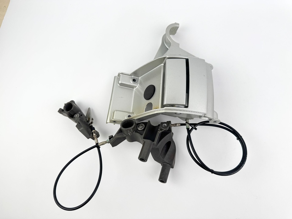 2007 Honda 135 HP 4 Stroke Outboard Front Cowling Latch Bracket 40154-ZY6-000ZA OEM