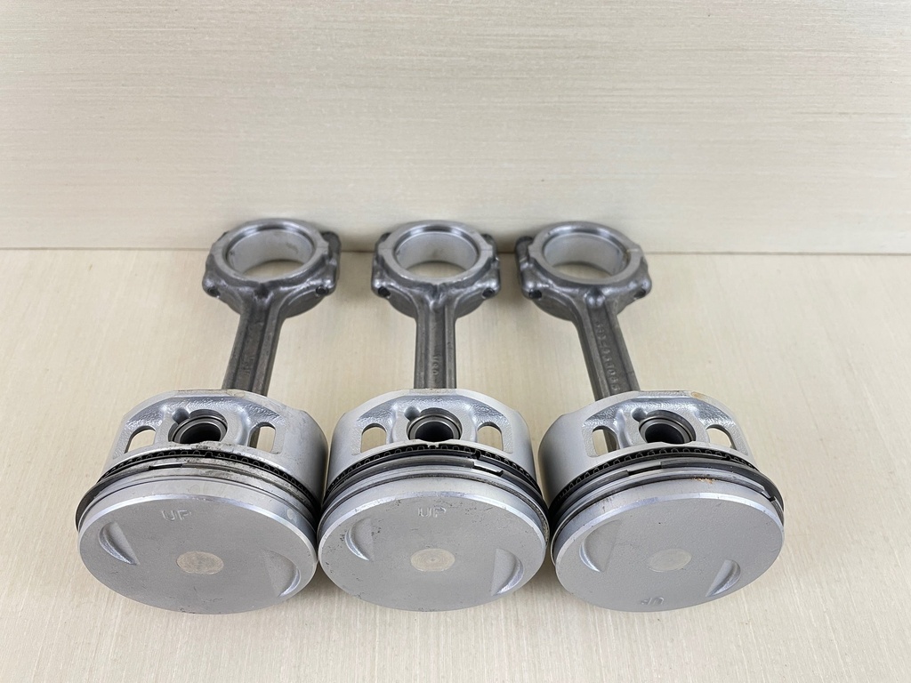 2002 Yamaha 30HP 4 Stroke Outboard Piston & Connecting Rod Assembly Set 65W-11631-00-96