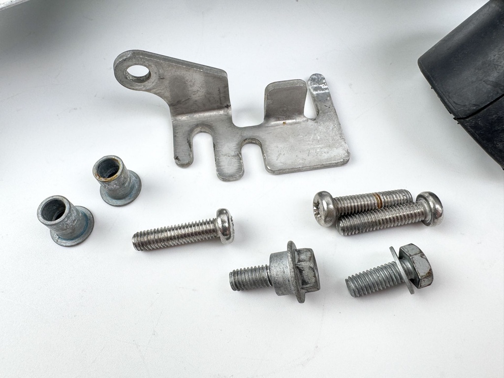 2007 Honda 135 HP 4 Stroke Outboard Cable Cover Plate 40151-ZY6-010ZA OEM