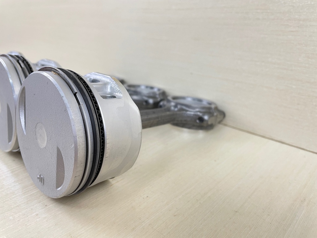 2002 Yamaha 30HP 4 Stroke Outboard Piston & Connecting Rod Assembly Set 65W-11631-00-96