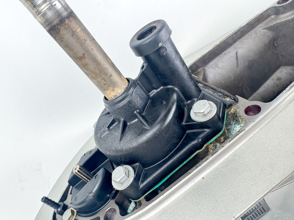 Honda BF 135 150HP 4 Stroke Outboard XL Lower Unit Gear Case - LH Counter