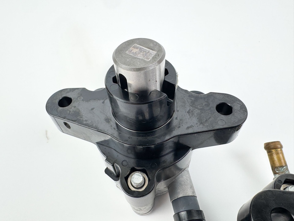 2006 Yamaha 150HP 4 Stroke Outboard Fuel Pump Assembly 63P-24410-00-00