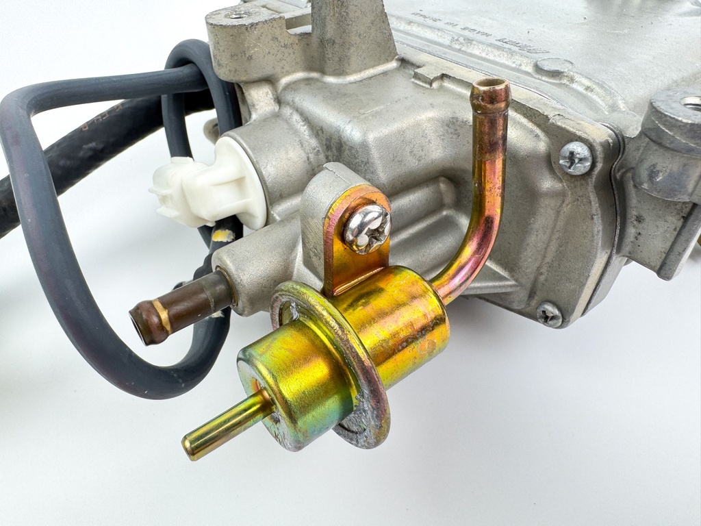 2006 Yamaha 150 HP 4 Stroke Outboard VST Float Chamber Assembly 63P-14180-01-00 OEM