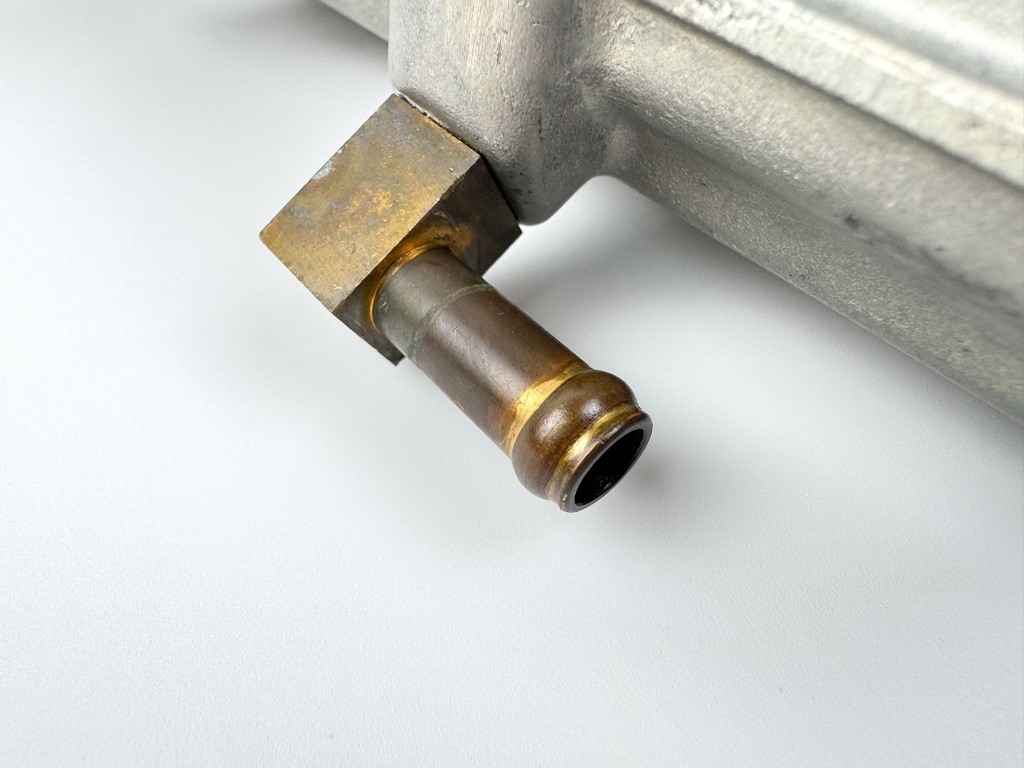 2006 Yamaha 150 HP 4 Stroke Outboard VST Float Chamber Assembly 63P-14180-01-00 OEM